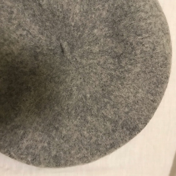 🔥SALE🔥 Grey Berets - Picture 2 of 3